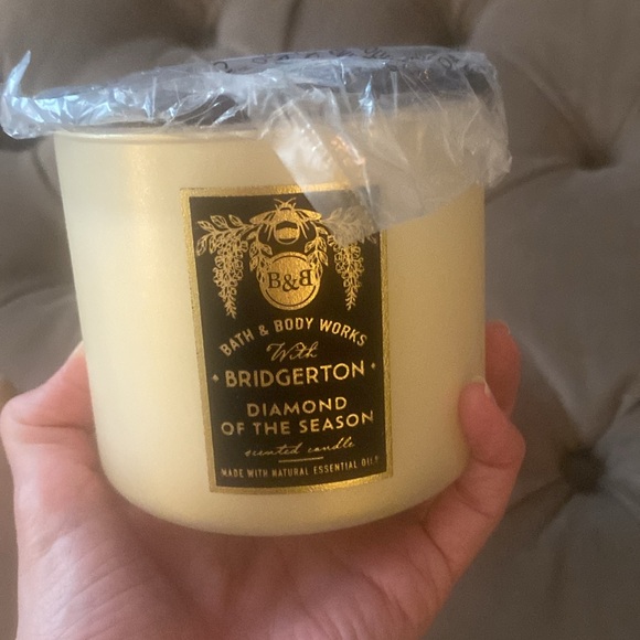 BATH & BODY WORKS LIMITED RUN  BRIDGERTON DIAMOND OF THE SEASON 3-WICK CANDLE - Picture 4 of 7